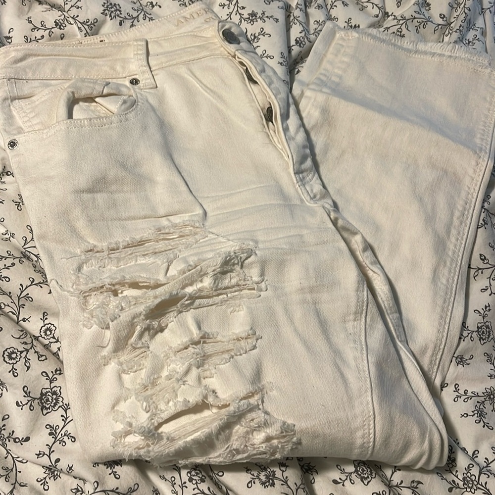 Great for summer. Cream colored distressed AE straight leg jeans